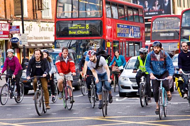 Ciclistas-en-Londres-700x466